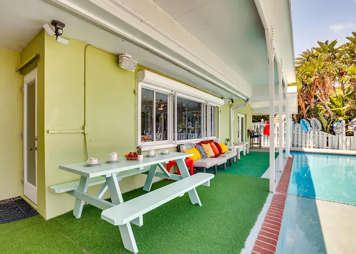 Waterfront Getaway W/ Pool & Dock - Walk To Beach! * Clearwater Beach
