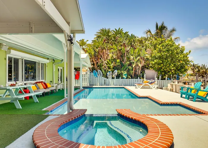 Waterfront Getaway W/ Pool & Dock - Walk To Beach! * Clearwater Beach