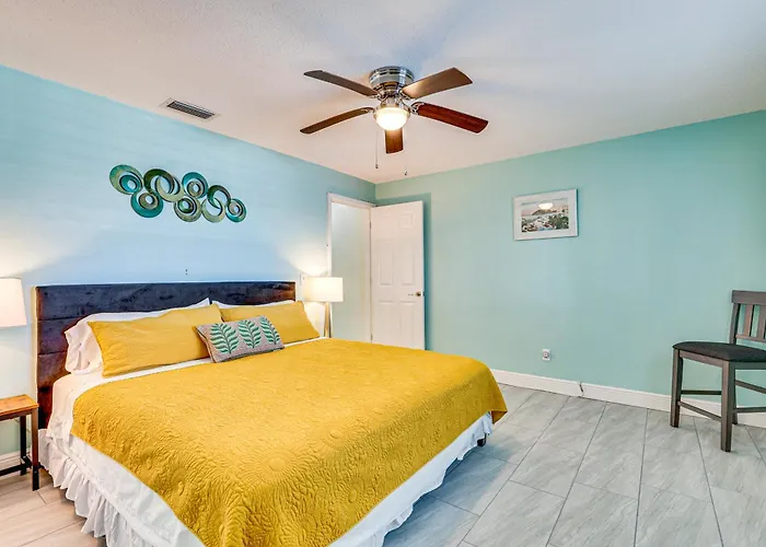 Waterfront Getaway W/ Pool & Dock - Walk To Beach! Holiday home Clearwater Beach