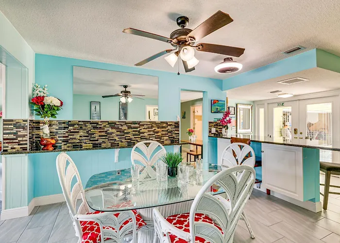 Waterfront Getaway W/ Pool & Dock - Walk To Beach! * Clearwater Beach