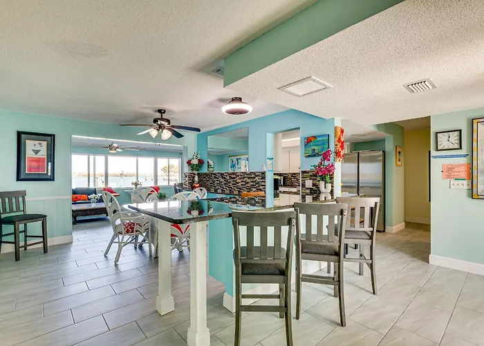 Holiday home Waterfront Getaway W/ Pool & Dock - Walk To Beach! Clearwater Beach
